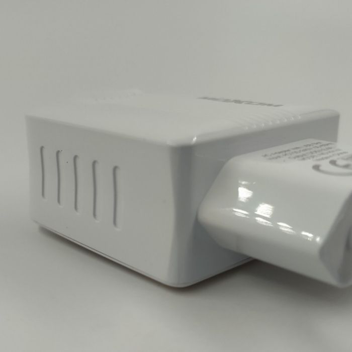 Сетевое зарядное устройство MOXOM KH-47 (2,4А/2USB)